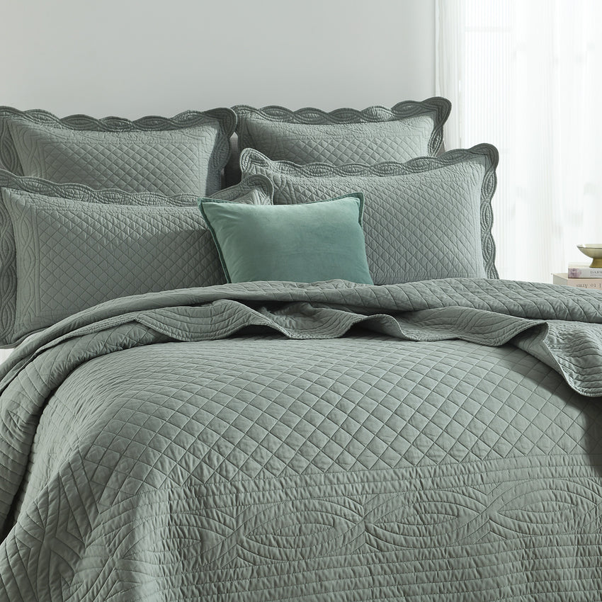 Scallop Jacquard Juniper Coverlet Set by Renee Taylor Super King